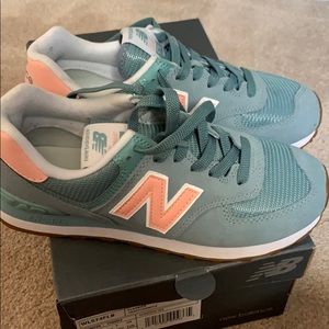 New balance tennis shoes